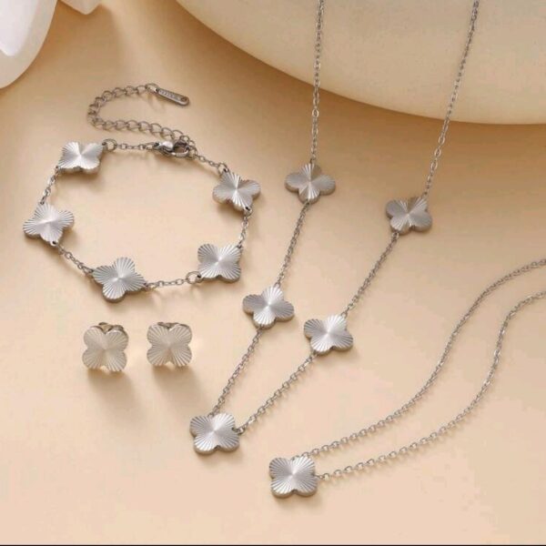 Set de joyería flor de plata